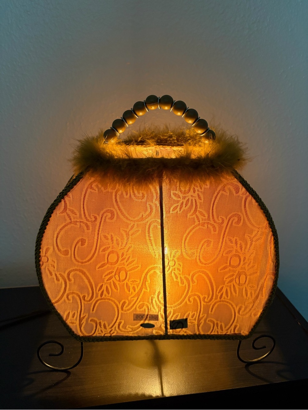 Vintage Purse Shaped Tabletop Lamp Beaded Handle Fur Lined Gold Beige Swirl
